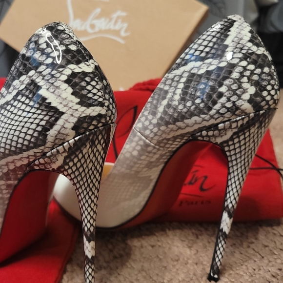 SPECIAL PRICE! 4 ONLY 2 DAYS! Authentic Christian Louboutin's Size 39/8 US - Picture 13 of 15